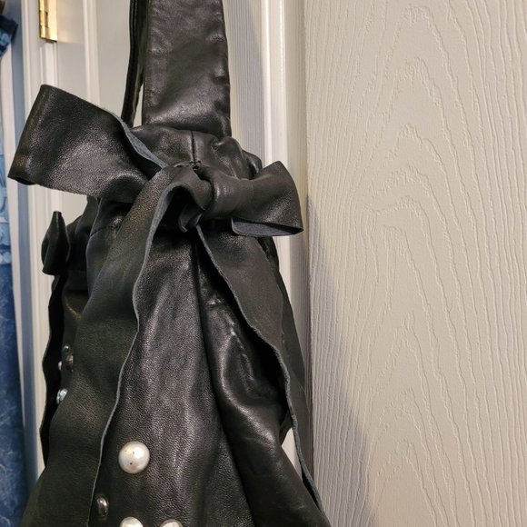 Black leather shoulder bag by Hype - Picture 3 of 7